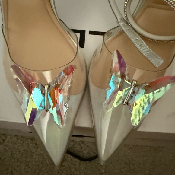 Aldo Silver Strappy Heels with Iridescent Accents - Picture 4 of 4